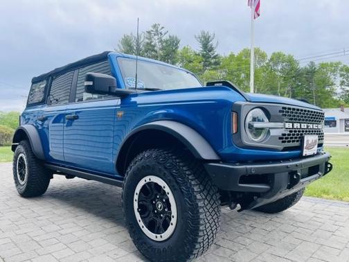 Velocity Blue Metallic 2022 Ford Bronco Badlands
