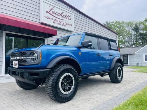 Velocity Blue Metallic 2022 Ford Bronco Badlands