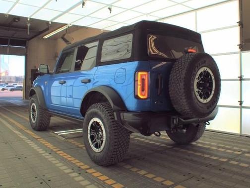 Velocity Blue Metallic 2022 Ford Bronco Badlands