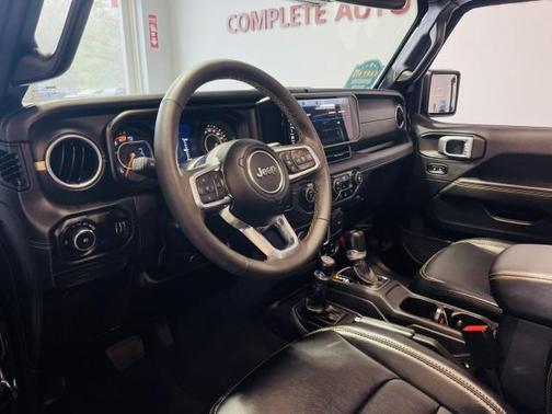 Black Clearcoat 2024 Jeep Wrangler Sahara