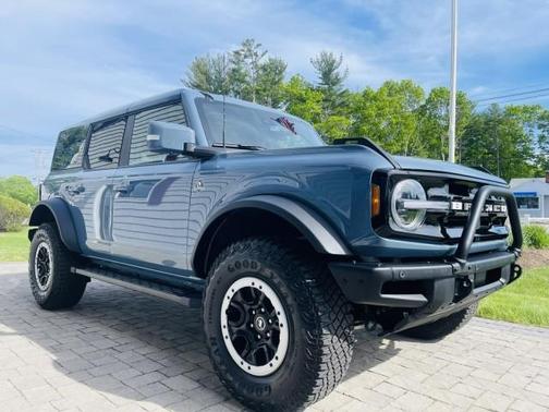 Azure Gray Metallic 2024 Ford Bronco Outer Banks