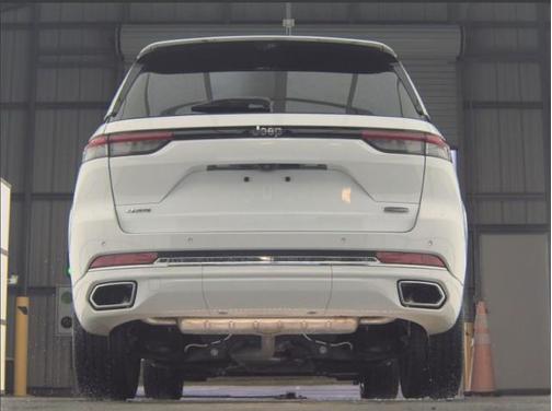 Bright White Clearcoat 2023 Jeep Grand Cherokee Overland