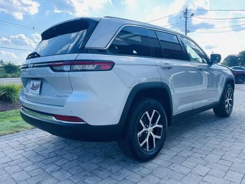 Silver Zynith 2025 Jeep Grand Cherokee Limited