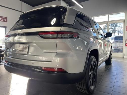 2024 Jeep Grand Cherokee Laredo