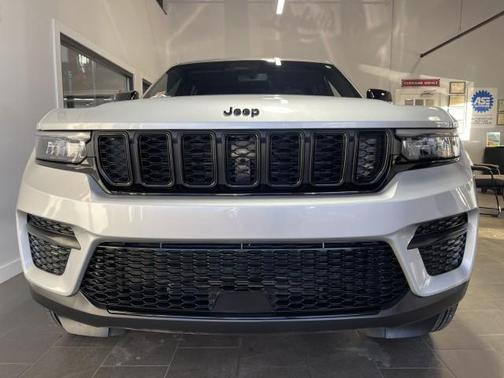 2024 Jeep Grand Cherokee Laredo
