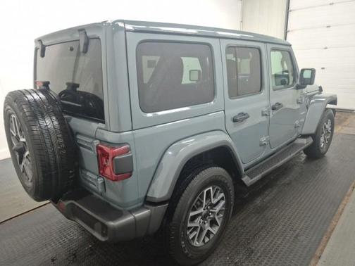 Anvil Clearcoat 2024 Jeep Wrangler Sahara