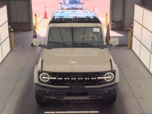Desert Sand 2025 Ford Bronco Outer Banks