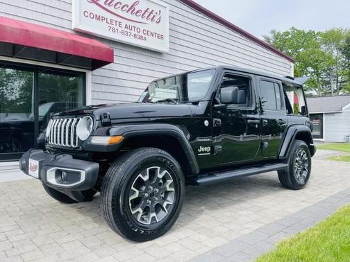 Black Clearcoat 2024 Jeep Wrangler Sahara