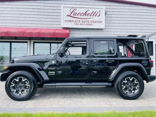 Black Clearcoat 2024 Jeep Wrangler Sahara
