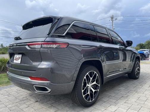 2022 Jeep Grand Cherokee Summit