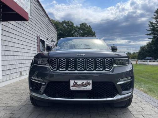 2022 Jeep Grand Cherokee Summit