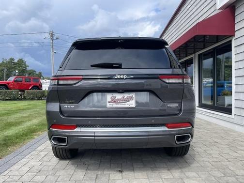 2022 Jeep Grand Cherokee Summit
