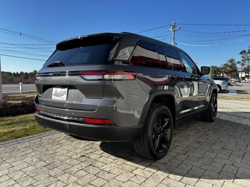 2025 Jeep Grand Cherokee Laredo