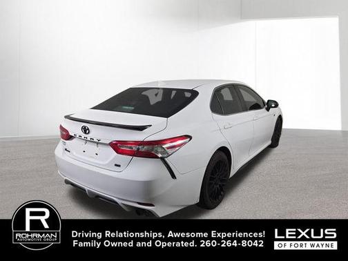 Super White 2019 Toyota Camry SE