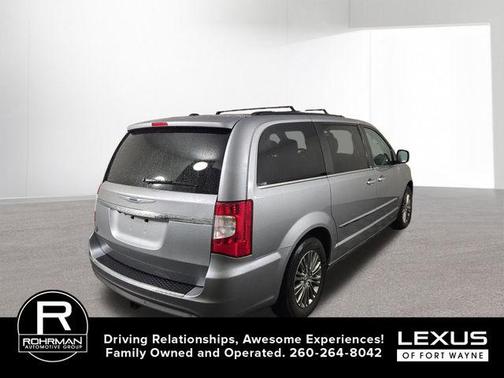 2014 Chrysler Town & Country Touring-L