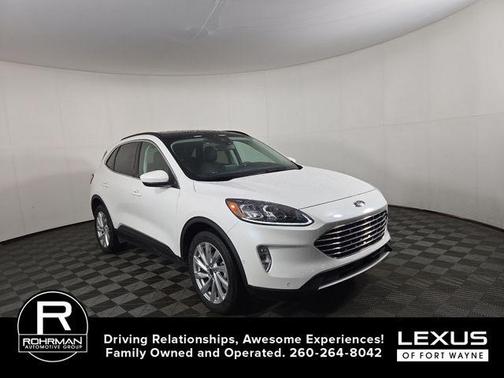 STAR WHITE METALLIC TRI-COAT 2022 Ford Escape Titanium