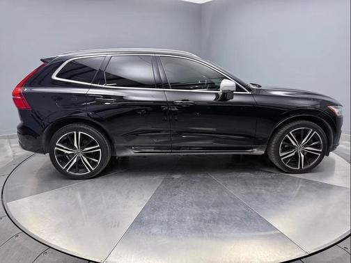 Onyx Black Metallic 2019 Volvo XC60 T6 R-Design