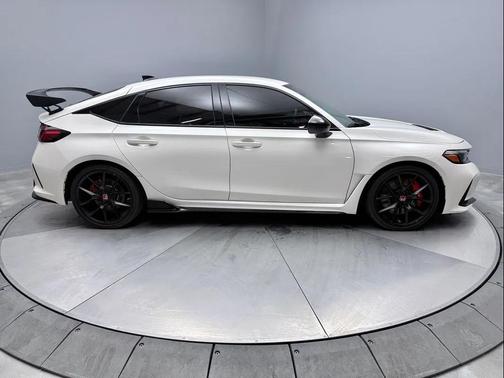 2024 Honda Civic Type R Base (M6)