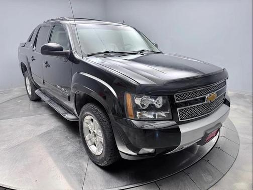Black 2013 Chevrolet Avalanche LT