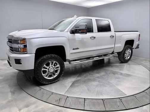 White 2019 Chevrolet Silverado 2500 High Country