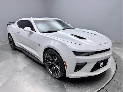 Summit White 2016 Chevrolet Camaro 1SS
