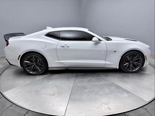 Summit White 2016 Chevrolet Camaro 1SS