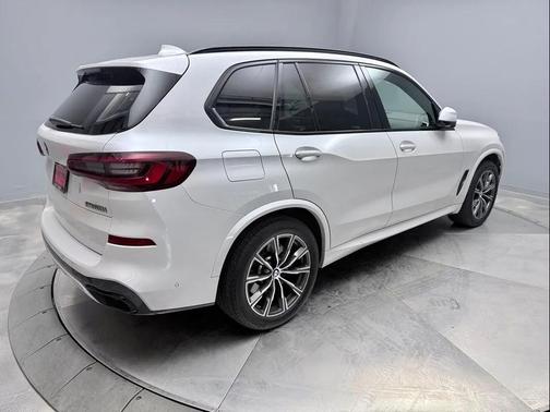 2021 BMW X5 M50i
