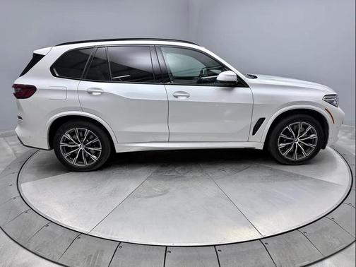 2021 BMW X5 M50i