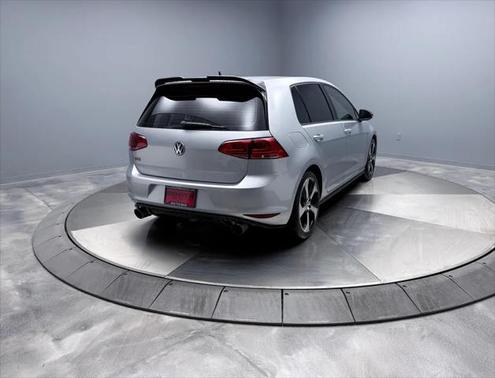 2017 Volkswagen Golf GTI 2.0T SE 4-Door