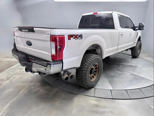 White 2017 Ford F-350 Lariat