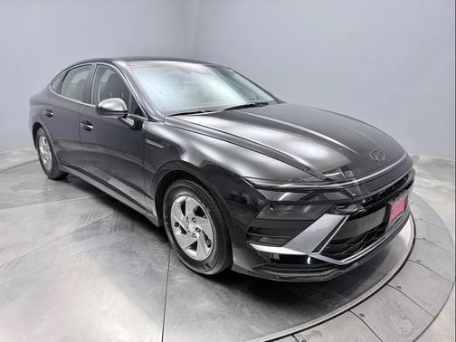 Abyss Black 2025 Hyundai SONATA SE