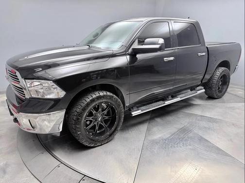 Brilliant Black Crystal Pearlcoat 2018 RAM 1500 Big Horn