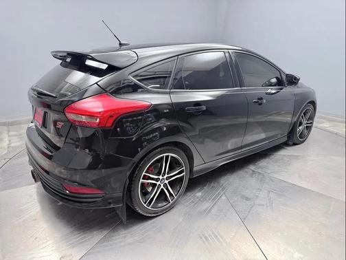 2018 Ford Focus ST 