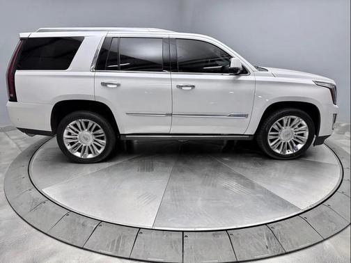 Crystal White Tricoat 2020 Cadillac Escalade Platinum
