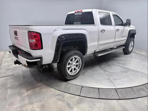 White 2018 GMC Sierra 2500 Denali