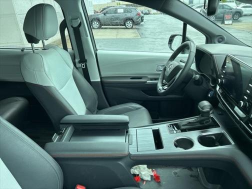 2023 Toyota Sienna XSE 7 Passenger