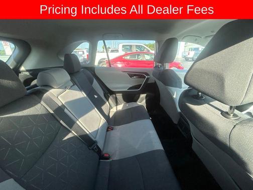 Ice Cap 2024 Toyota RAV4 XLE