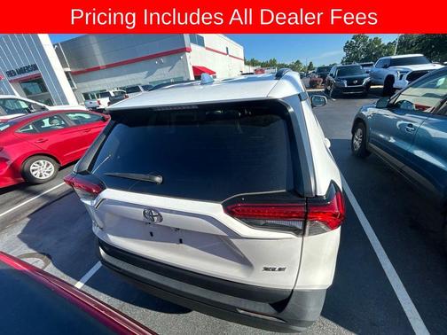 Ice Cap 2024 Toyota RAV4 XLE