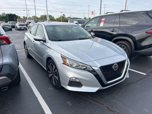 Brilliant Silver Metallic 2021 Nissan Altima 2.5 SV