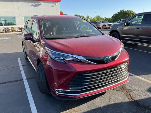 Ruby Flare Pearl 2024 Toyota Sienna Platinum