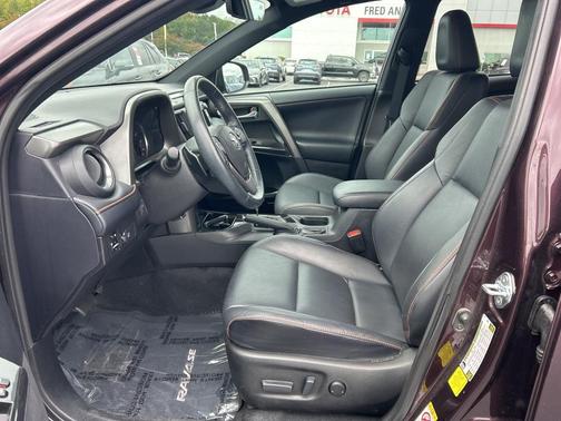 2017 Toyota RAV4 SE