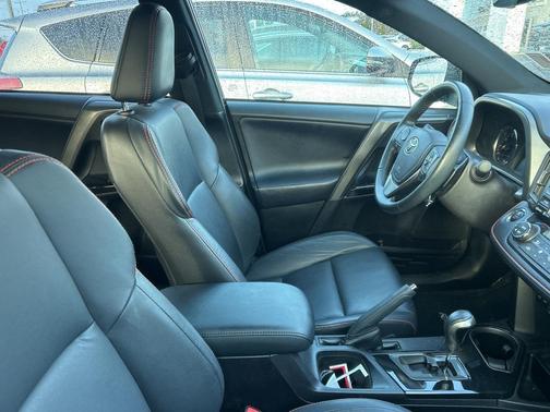 2017 Toyota RAV4 SE
