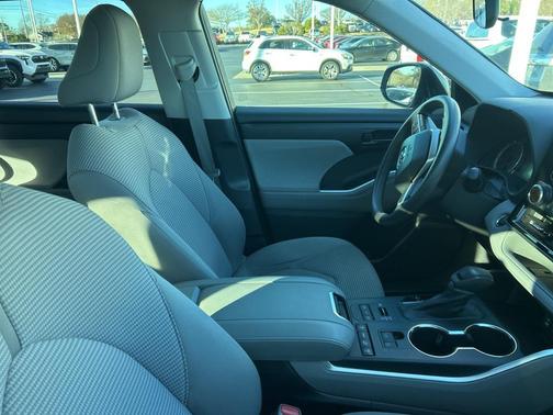 2022 Toyota Highlander L