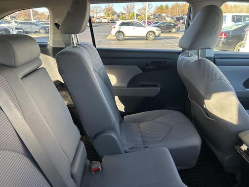 2022 Toyota Highlander L