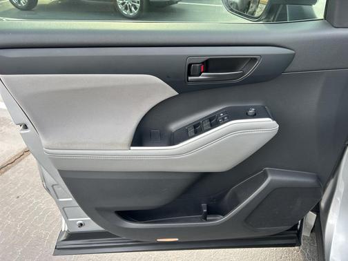 2022 Toyota Highlander L