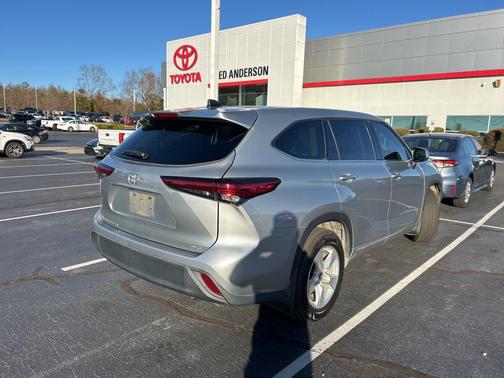 2022 Toyota Highlander L