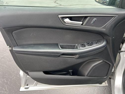INGOT SILVER METALLIC 2017 Ford Edge SE
