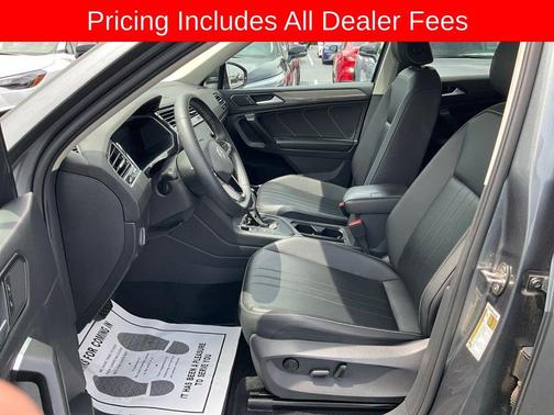 Platinum Gray Metallic 2022 Volkswagen Tiguan 2.0T SE