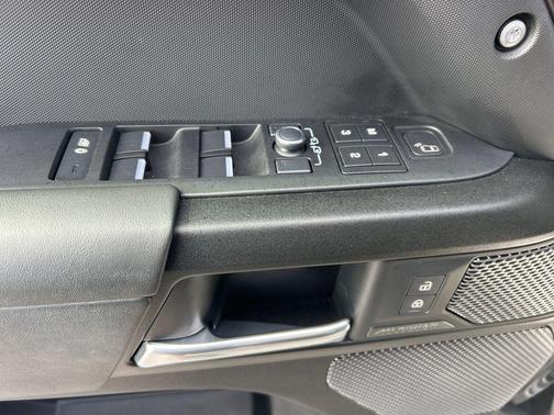 2023 Land Rover Defender 110 Carpathian Edition