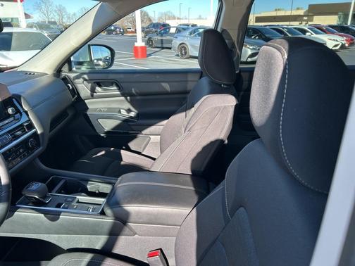 2024 Nissan Pathfinder SV FWD